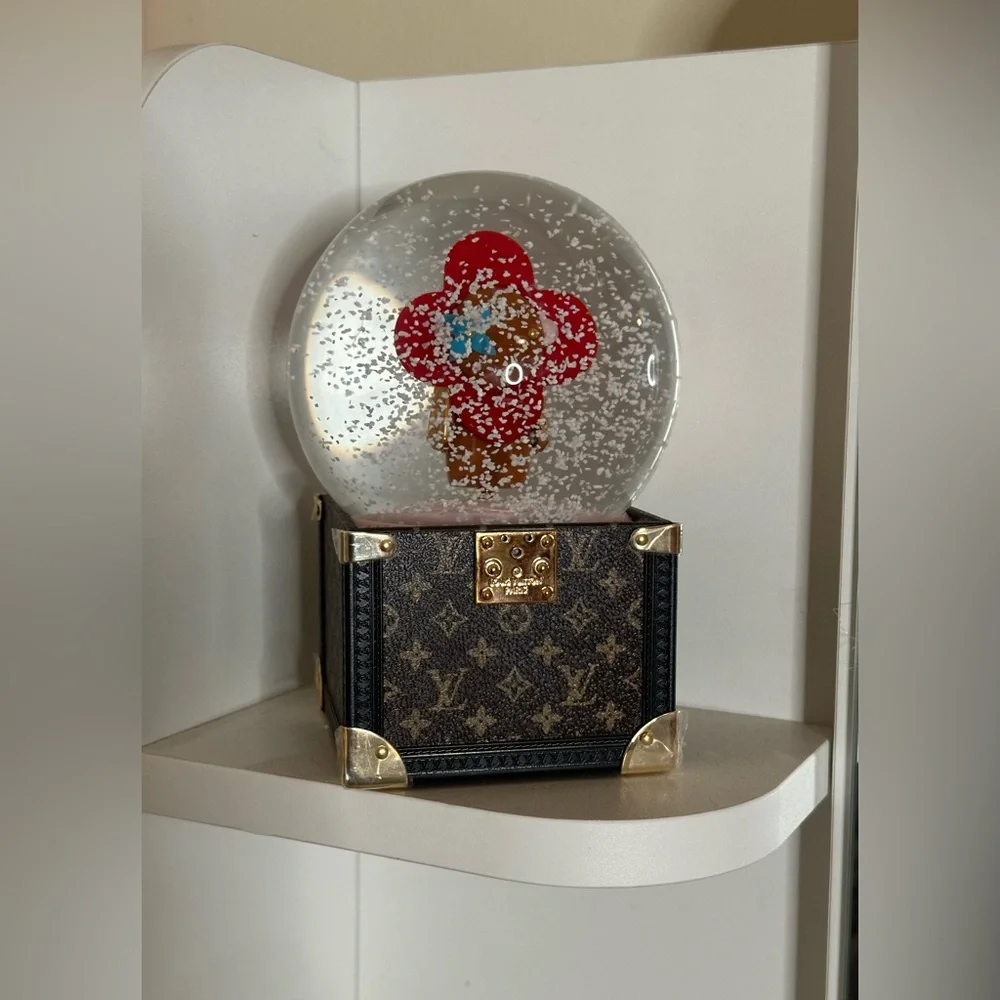 Louis Vuitton Vivienne Musical Snow Globe - Picture 5 of 7